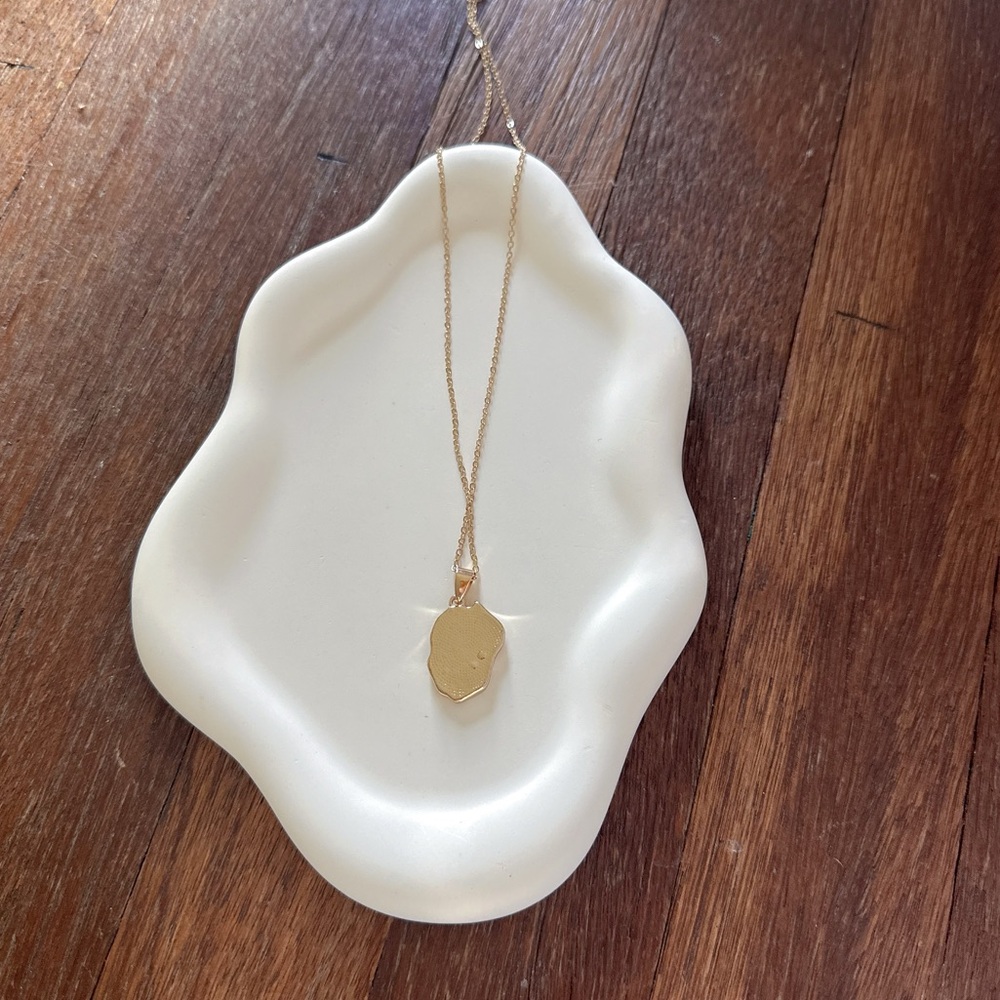 Initial C Necklace Pendant Gold Plated Adjustable Chain Pearl Shell Look Gift - Picture 4 of 5